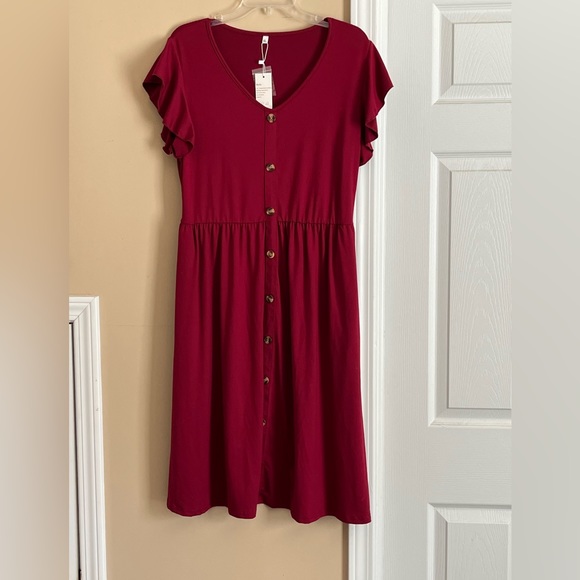 VE WNEEDU Dresses & Skirts - NWT VEWNEEDU Red Button Down Dress